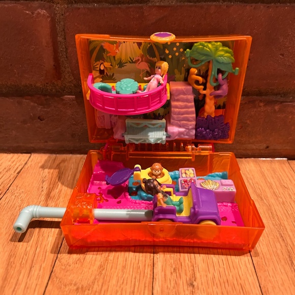 Polly Pockets & Shopkins mini mall - Picture 9 of 11